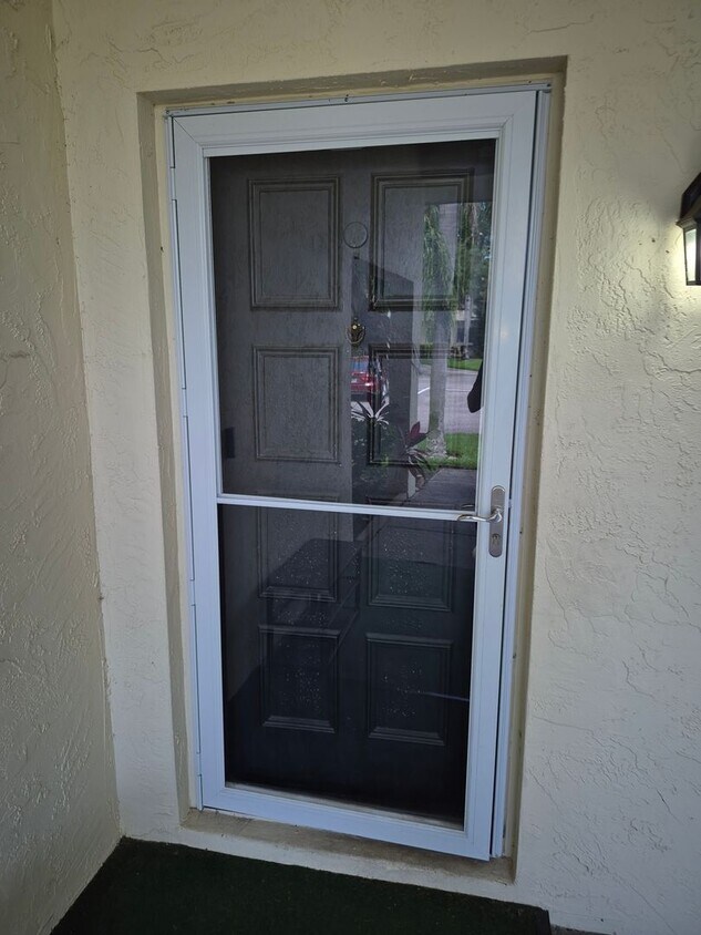 Building Photo - Rare 4-Bedroom Clearwater Townhome