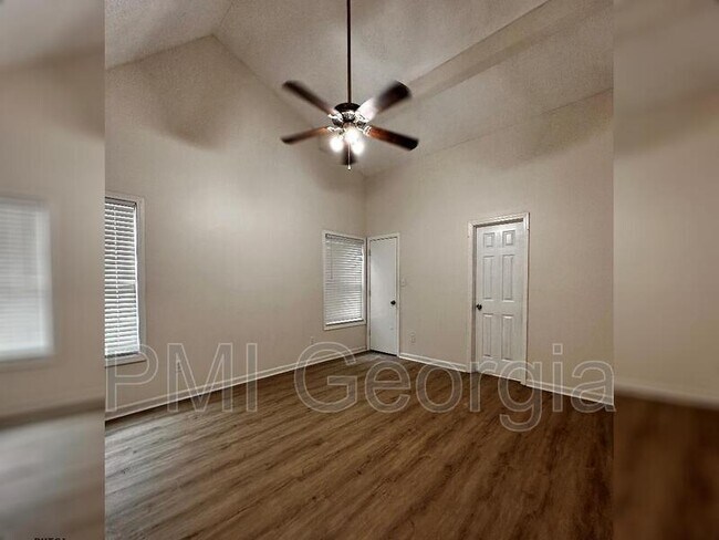 Building Photo - 450-452 Booth Cir SW