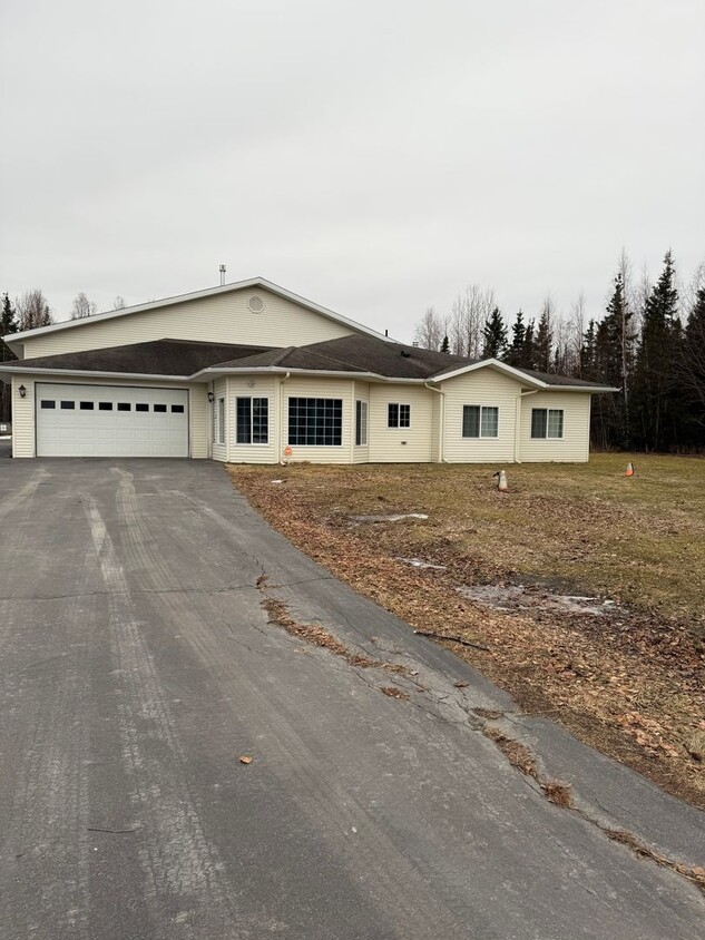 Primary Photo - 3 BEDROOM | 2 BATHROOM | 2 CAR GARAGE | AI...