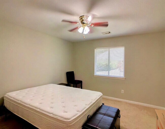 Building Photo - 12917 Tapadero Dr