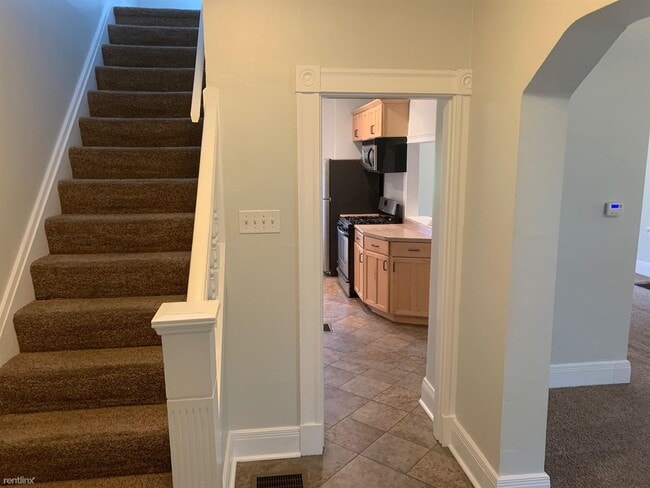 Building Photo - 3 br, 1.5 bath House - 2899 Markbreit Ave