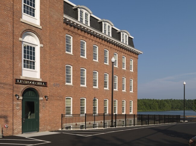 Building Photo - 670 Linwood Ave