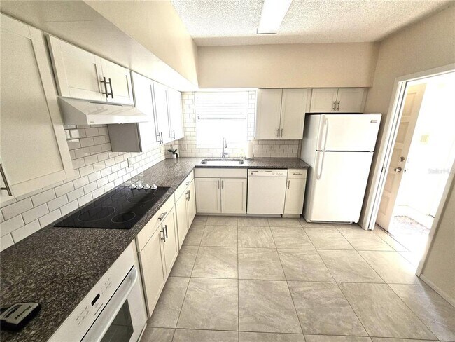 Foto del edificio - 2170 Americus Blvd N