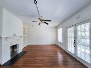 Building Photo - 815 Sul Ross St