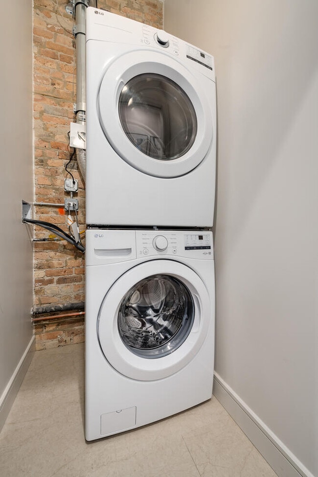 Building Photo - 1810 N Wells St