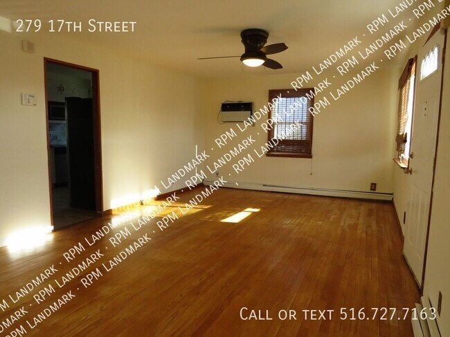 Photo - 279 17th St House