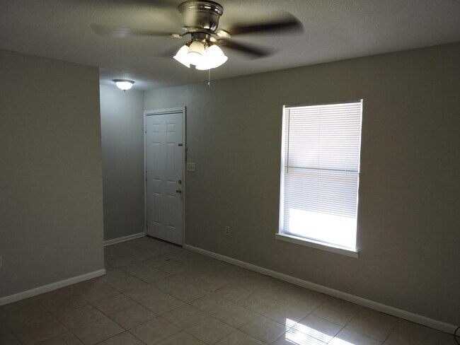 Foto del edificio - 103 Hampton Dr