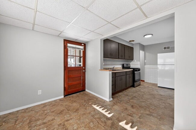 Building Photo - 1414 Comet Dr