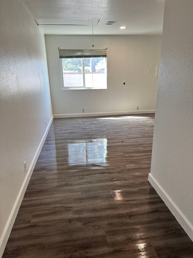 Foto del edificio - 836 N Amelia Ave
