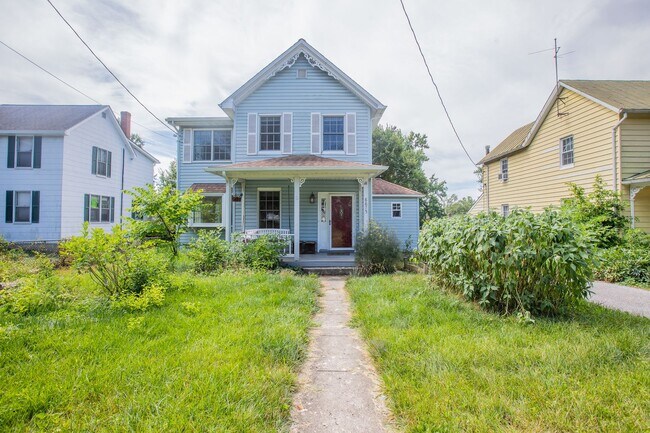 Building Photo - Lovely 3 BR/1.5 BA Single-Family Home in S...
