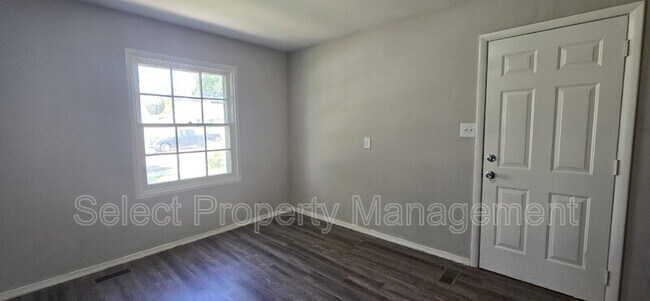 Building Photo - 4911 Hoagland Ave