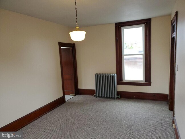 Foto del edificio - 213 W Market St