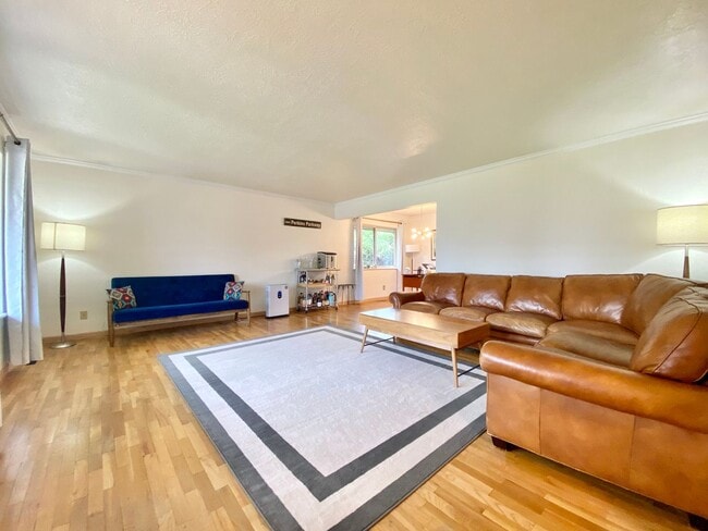 Foto del edificio - Charming Updated Home Across from Franklin Park and Hospital!