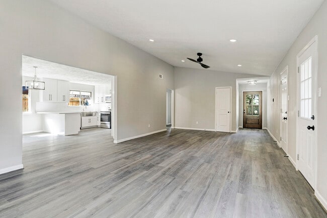 Building Photo - 2071 Delphi Ln