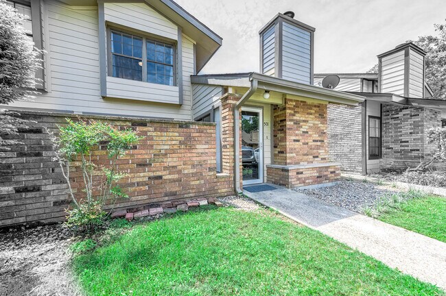 Front Door - 200 Pecan Dr