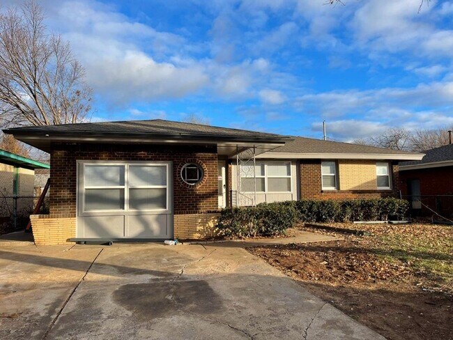 Foto del edificio - 4-bedroom, 2-bathroom home for rent in south Oklahoma City near SW 59th and May!