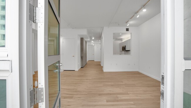 Foto del edificio - EPIC REA - Modern-Style 1 BR/1 BA Condo in...