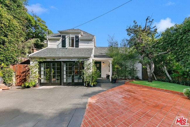 Foto del edificio - 1760 Nichols Canyon Rd