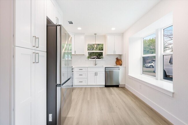 Building Photo - 5156 Beaver Hollow Dr