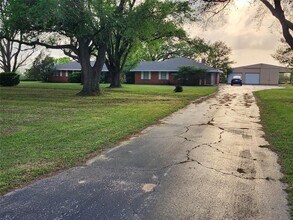Building Photo - 16701 Warren Ranch Rd