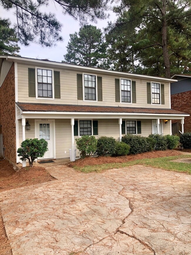 Building Photo - 705 Bay Park Dr