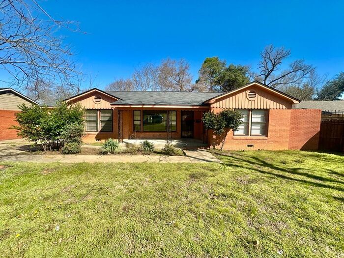 Foto principal - Available now! 3/1.5 Single-Family Home in...