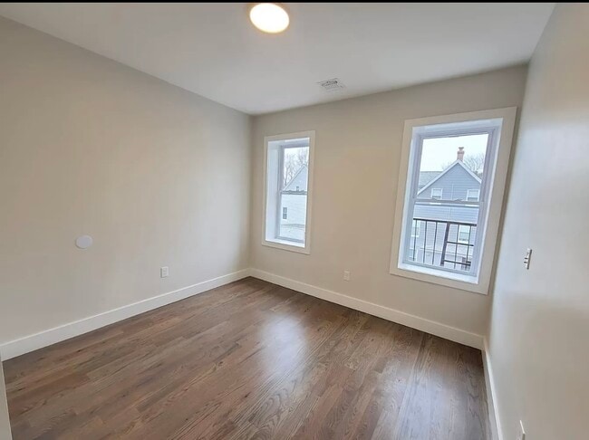 535 Hawthorne Ave 303 - 540 Hawthorne Ave