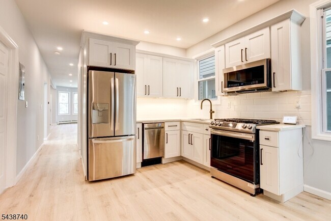 Foto del edificio - 34 Millington Ave