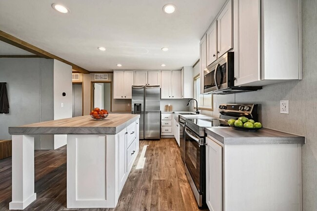 Building Photo - 1602 Swallowtail Dr