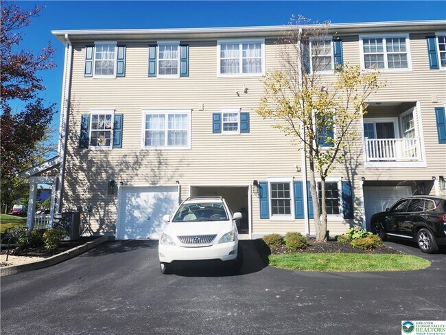 Foto del edificio - 974 Nittany Ct