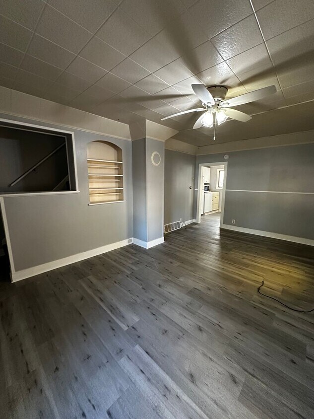 Foto principal - 2 Bedrooms, 1 Bathroom, Single Family Home...
