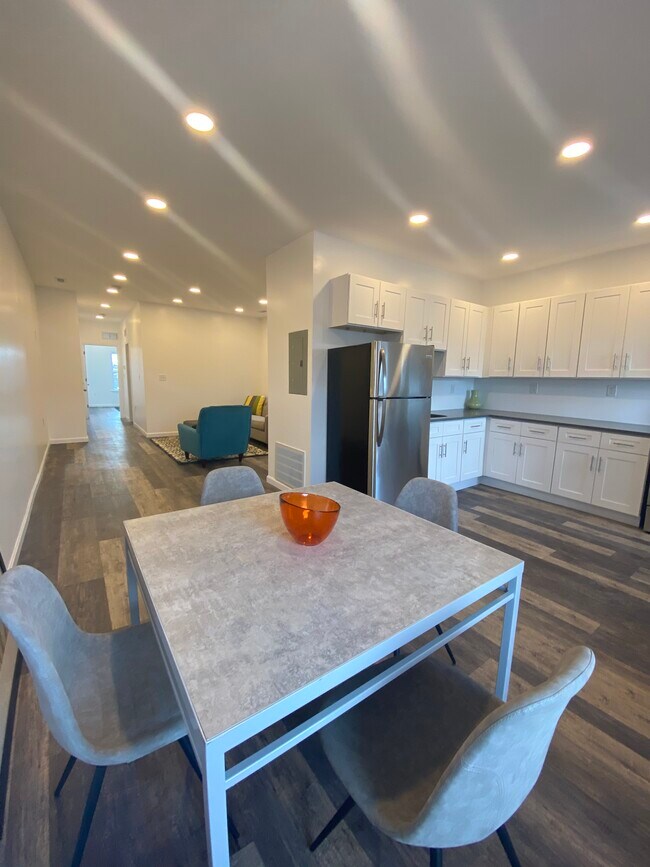 Kitchen - 11634 Madison Ave