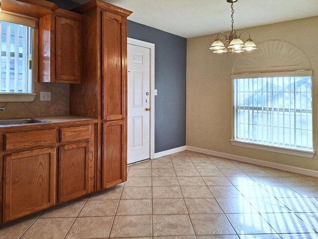 Building Photo - 2118 Aruba Dr
