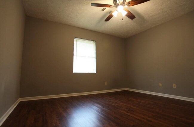 Foto del edificio - Duplex in Auburn, Available 8/9!