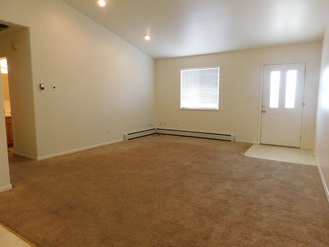 Building Photo - Home on Spacious Lot