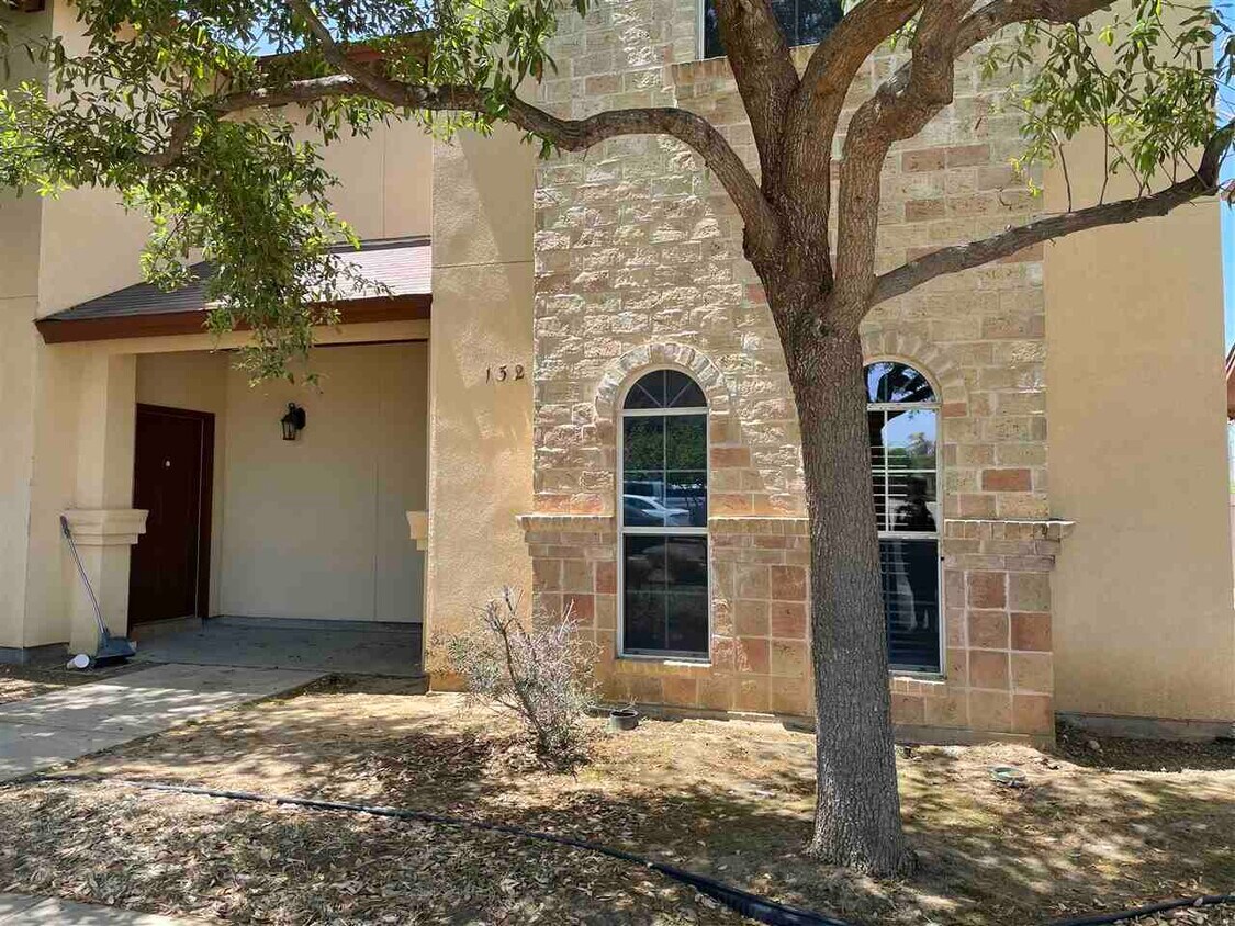Foto principal - 10706 International Blvd