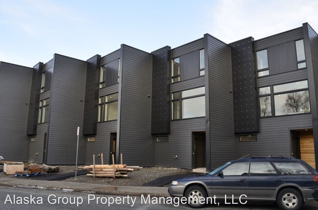 Building Photo - 2 br, 2.5 bath House - 1455 West 8th Ave