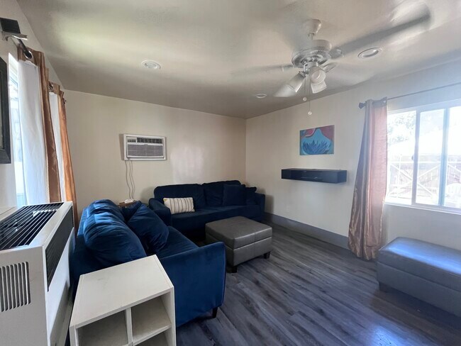 Foto del edificio - 1227 1/2 E 65th St