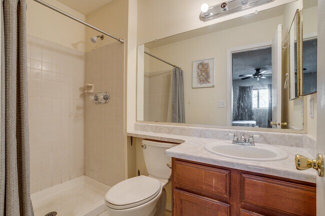 Foto del edificio - 6435 Chantilly Pl