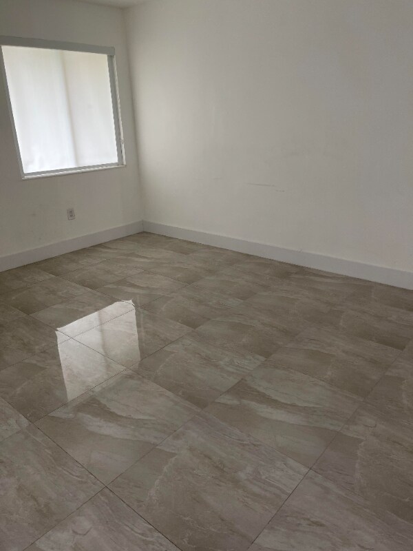 Building Photo - 1255 W 49th Pl