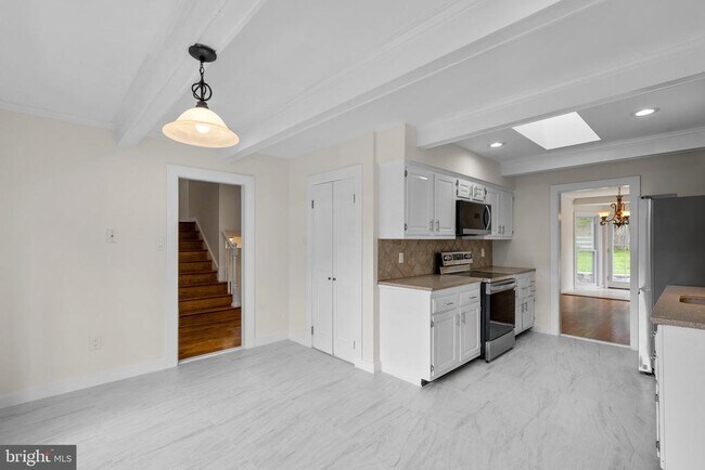 Building Photo - 8815 Tuckerman Ln