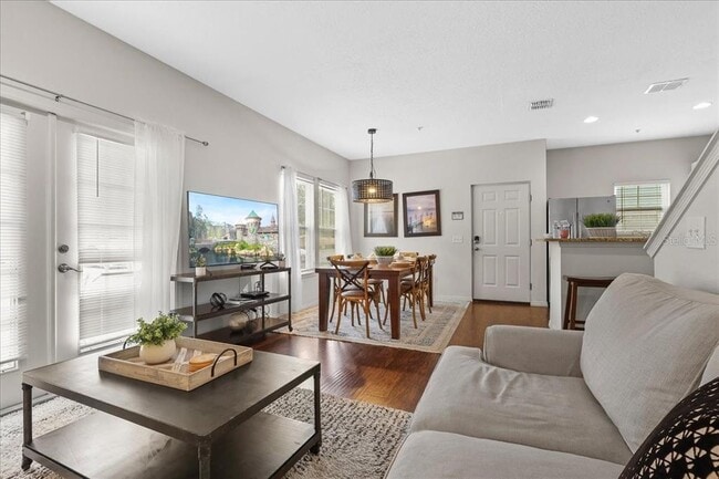 Building Photo - 5366 Diplomat Ct