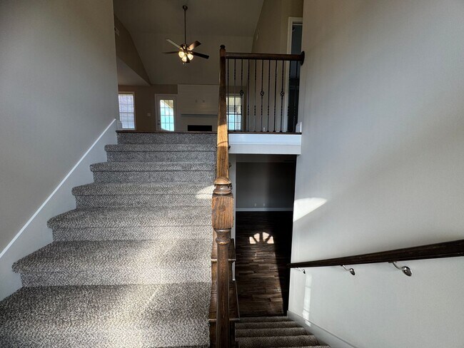 Foto del edificio - Stunning 4-Bedroom, 3-Bathroom Home – A Mu...