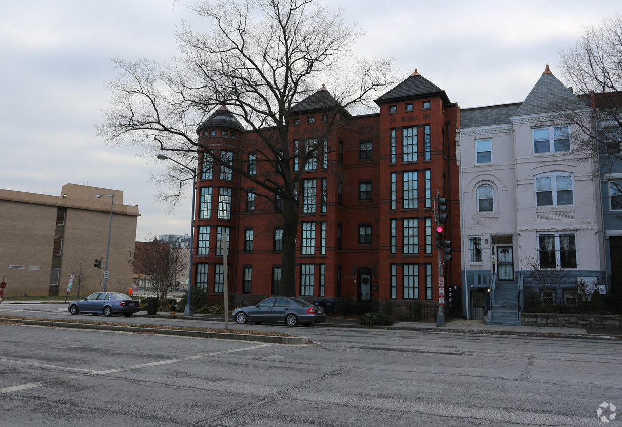 Foto del edificio - 1000 Rhode Island Ave NW