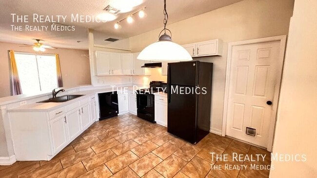 Building Photo - 949 Dekleva Dr