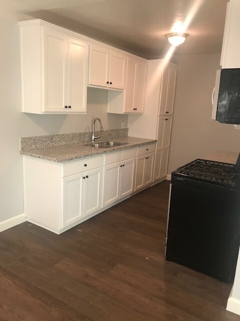 Building Photo - 5049 Olivewood Ave