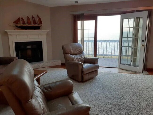 Foto del edificio - 3304 Baer Beach Rd