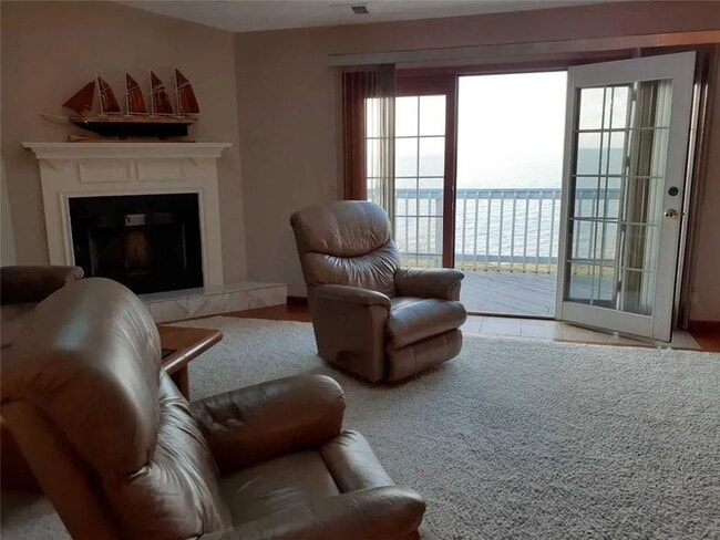 Building Photo - 3304 Baer Beach Rd