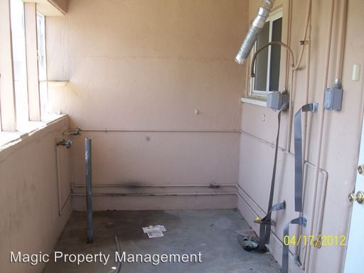 Building Photo - 703 Iris St