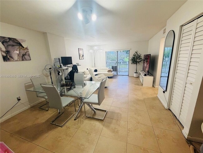 Foto del edificio - 8200 SW 210th St